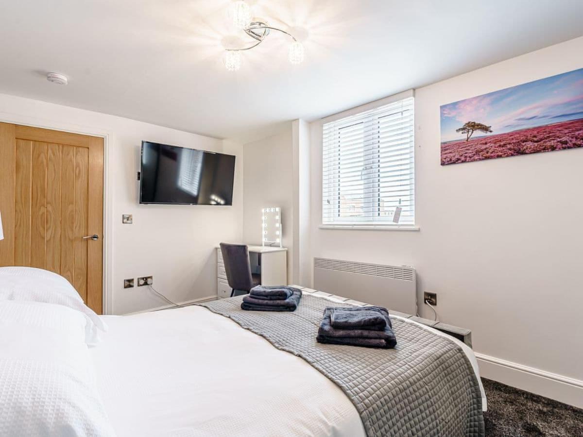 Tower Apartment Whitby Bagian luar foto