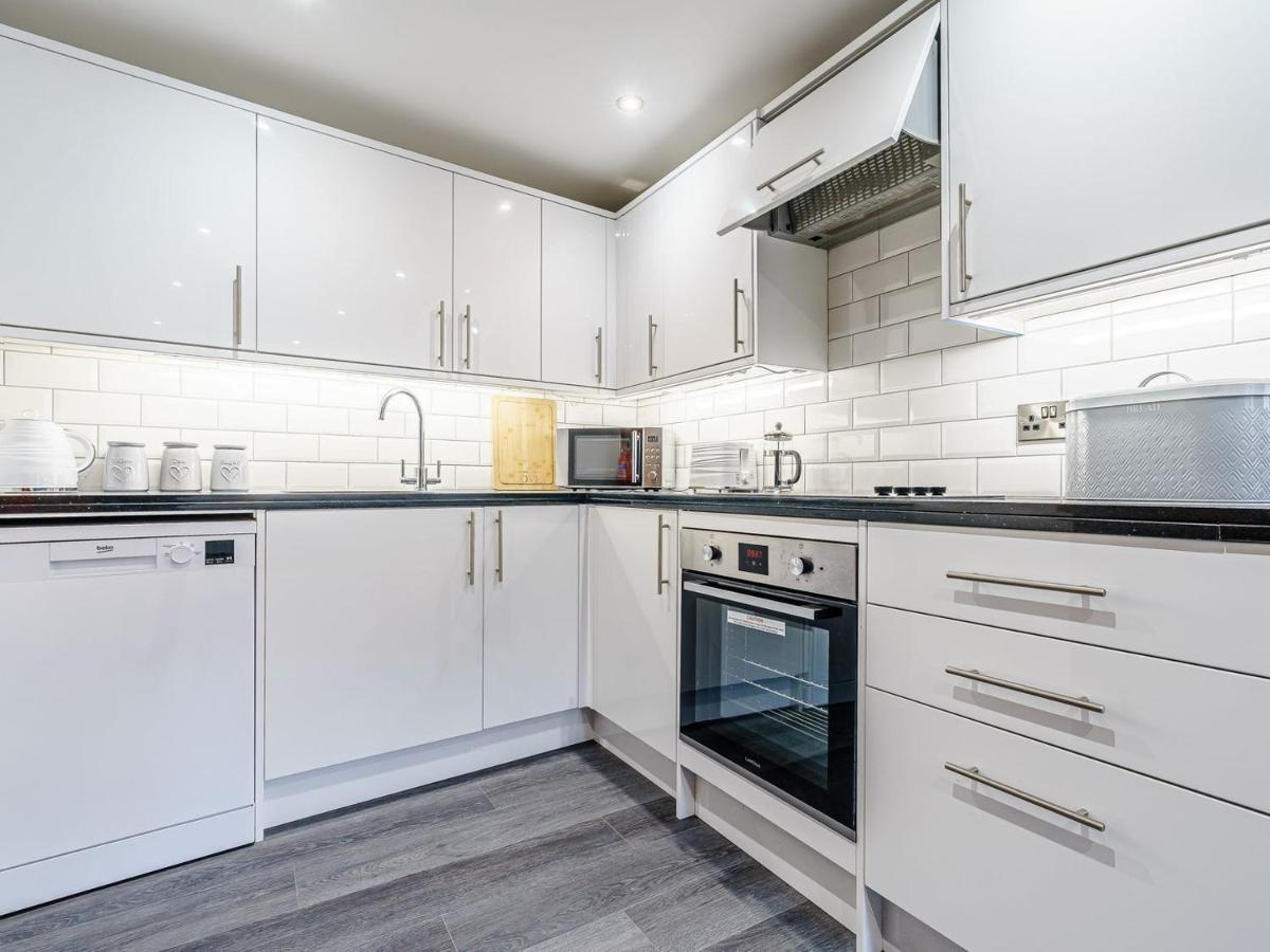 Tower Apartment Whitby Bagian luar foto