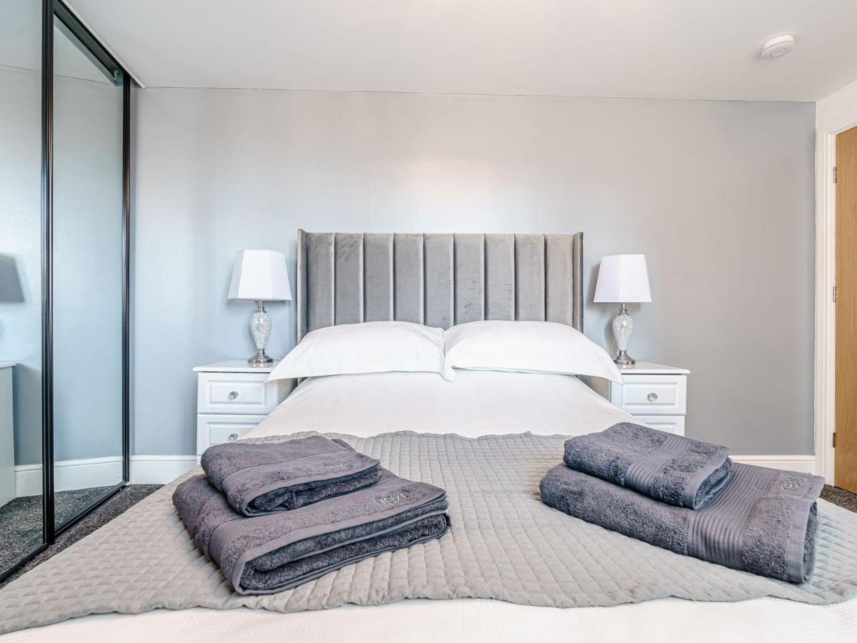 Tower Apartment Whitby Bagian luar foto