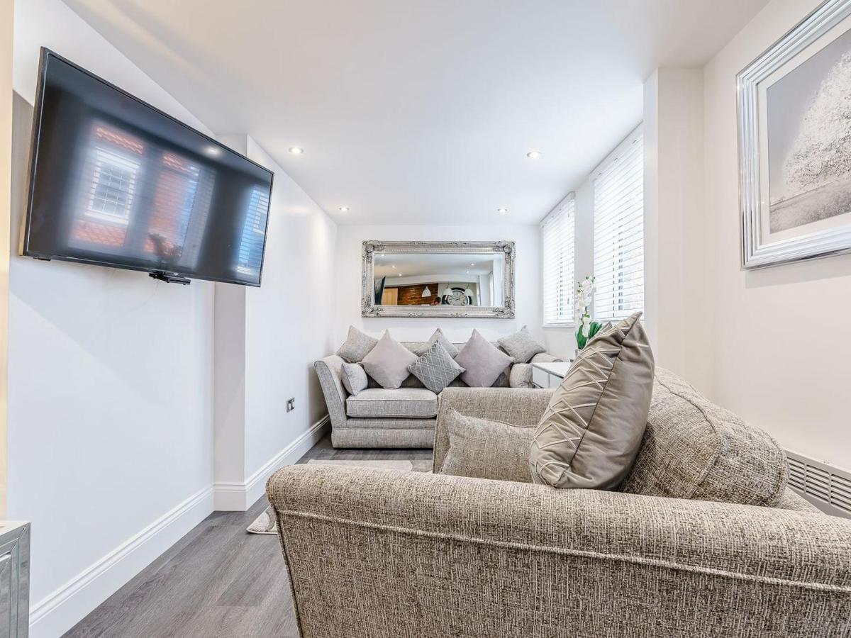 Tower Apartment Whitby Bagian luar foto