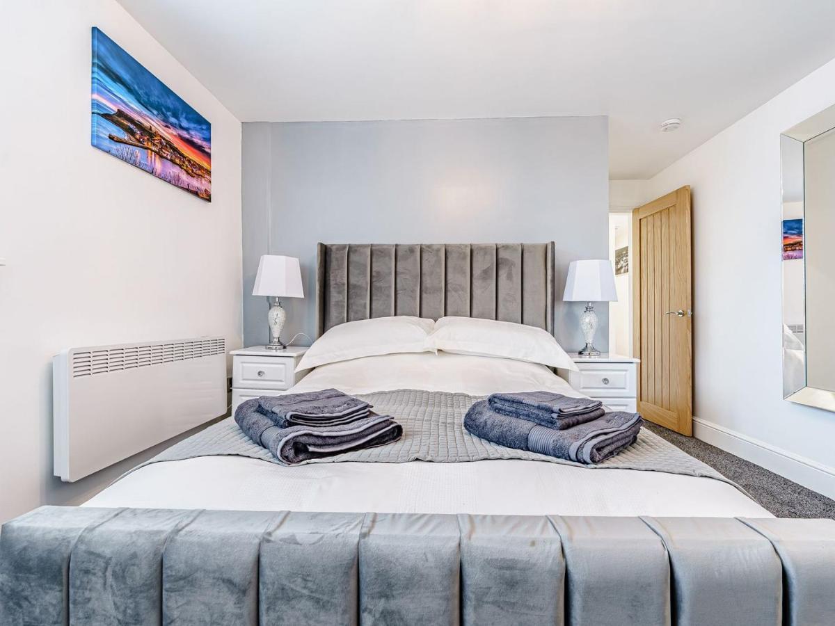 Tower Apartment Whitby Bagian luar foto