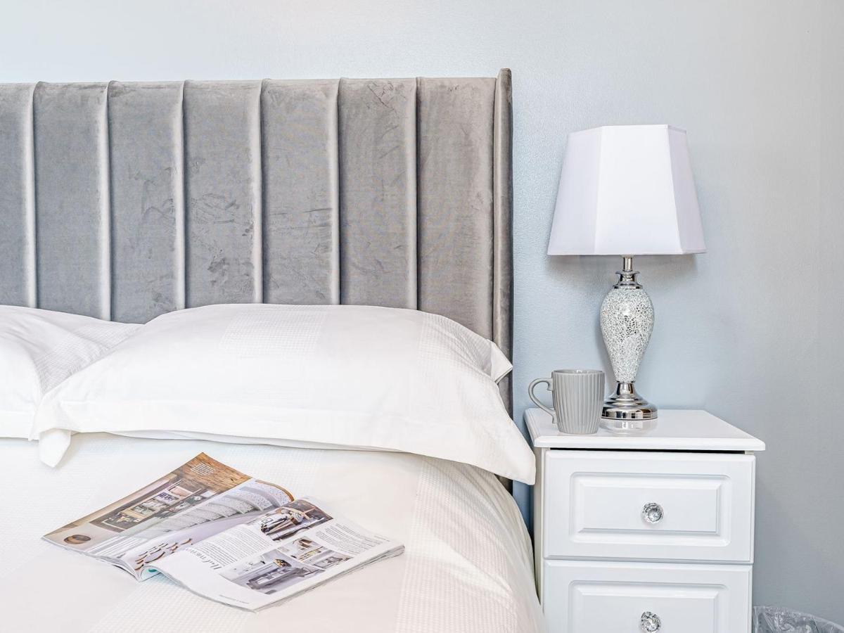 Tower Apartment Whitby Bagian luar foto