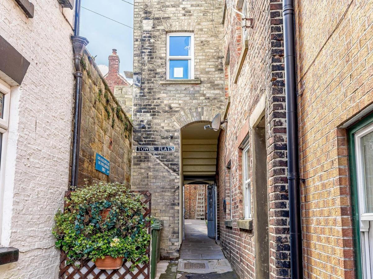 Tower Apartment Whitby Bagian luar foto