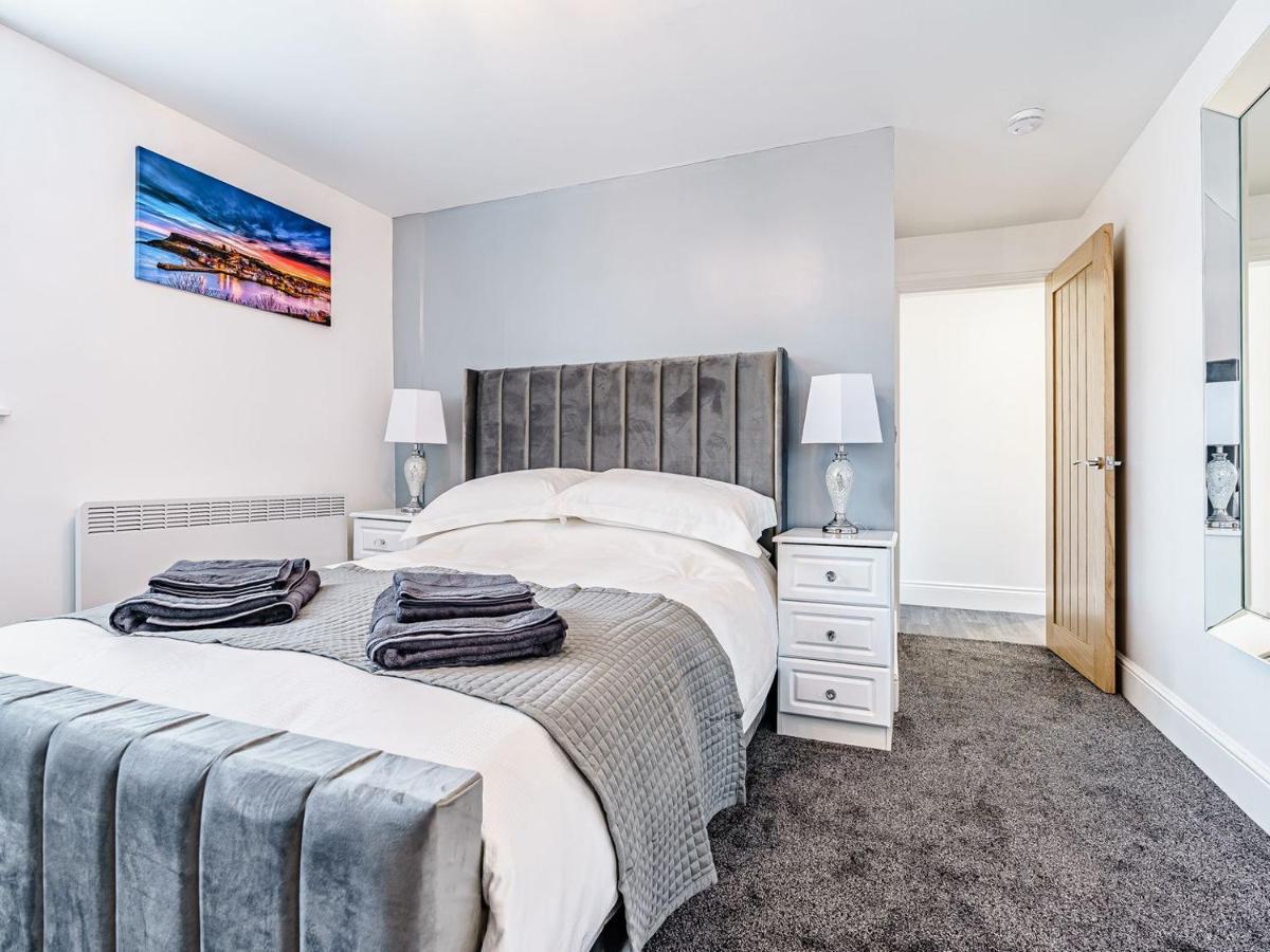 Tower Apartment Whitby Bagian luar foto